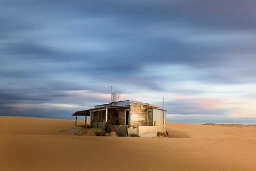 bobsfarm newsouthwales australia au tin city stockton long exposure sunset abandoned house sand dune