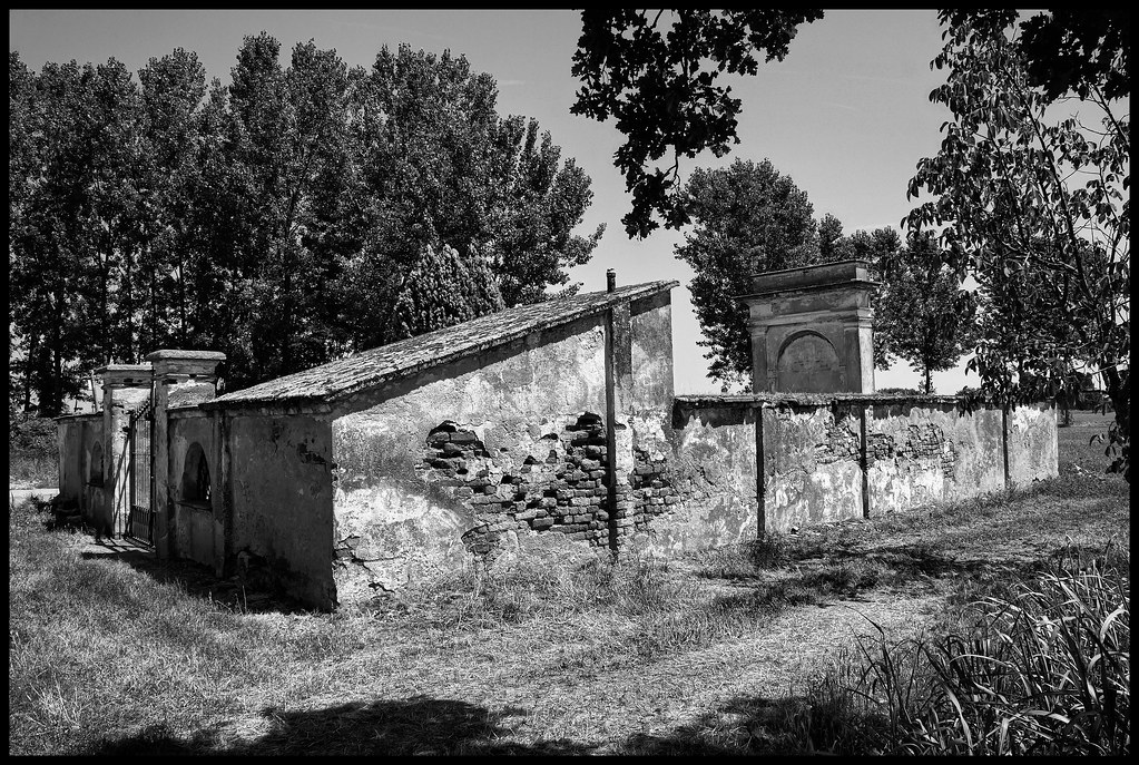 Cimitero di Tainate
