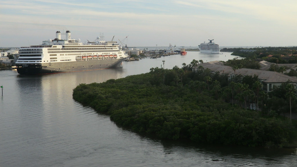 Florida - Tampa: Narrow and winding exit of the big cruise ships from the cruise terminal to the sea