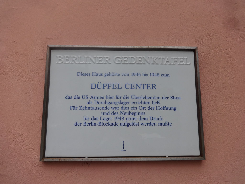 2012 Berlin Berliner Gedenktafel Düppel-Center der UN-Flüchtlingsorganisation UNRRA für Displaced Persons 1946-1948 Potsdamer Chaussee 87 in 14129 Nikolassee