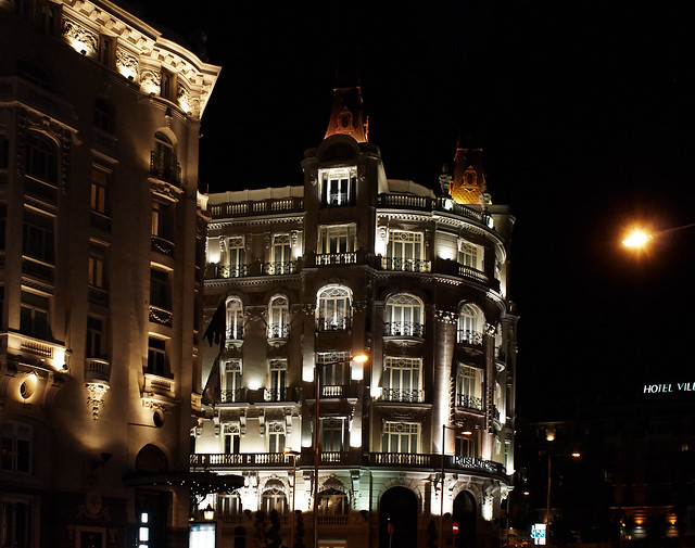 Madrid at Night/ La Noche Ser