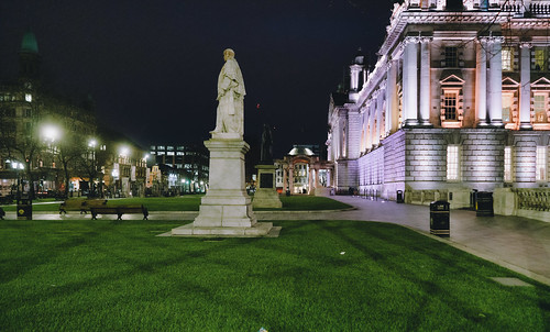  I photographed Belfast City Hall at night 
