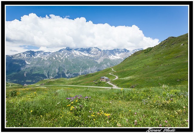 Randonnée sur les hauteurs du col de Mont Cenis , Savoie.il relie la vallée de la Maurienne en France et le val de suse en Italie.altitude 2081M( a voir en grand)