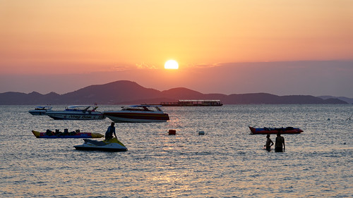 136mm 2019 aube beach best bestof couchedesoleil createdbydxo crepuscule dawn dusk dxo e18135mmf3556oss editedphoto focallength136mm focallengthin35mmformat136mm golfedethailande holiday ilce6500 iso100 levedesoleil meilleur mer meteo ocean pattaya plage sea soleil sony sonyilce6500 sonyilce6500e18135mmf3556oss sunrise sunset thailand thailande travel twilight vacances voyage weather