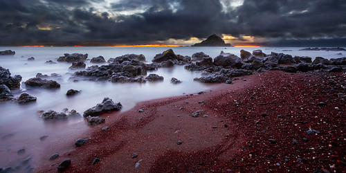 hawaii maui redsand alauisland kokibeach sunrise rocks darkclouds longexposure ocean horizon hana