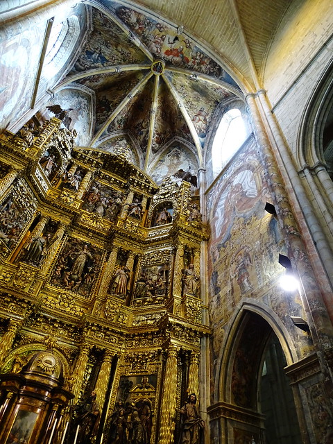 Viana capilla altar retablo mayor interior Iglesia de Santa Maria Navarra 03