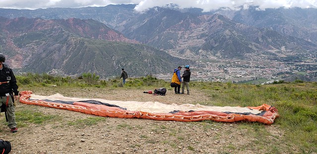 Tandem Paragliding at Huajchilla Platform, Comunidad Llacasa (Rio Abajo), La Paz, Bolívia.