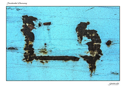 photography sony rx10iii rx10m3 rust rusted rusty old outdoors outside macro blue paint scratched scratches pretty beauty beautiful abstract abstractphotography artistic art accidentalart