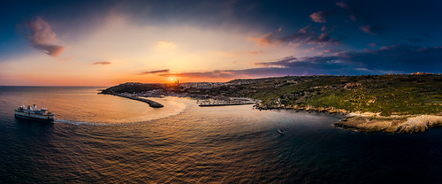 hafen mgarr goldenhour goldenstunde sunset sonnenuntergang malta panorama gozoferry fähre harbour gozo