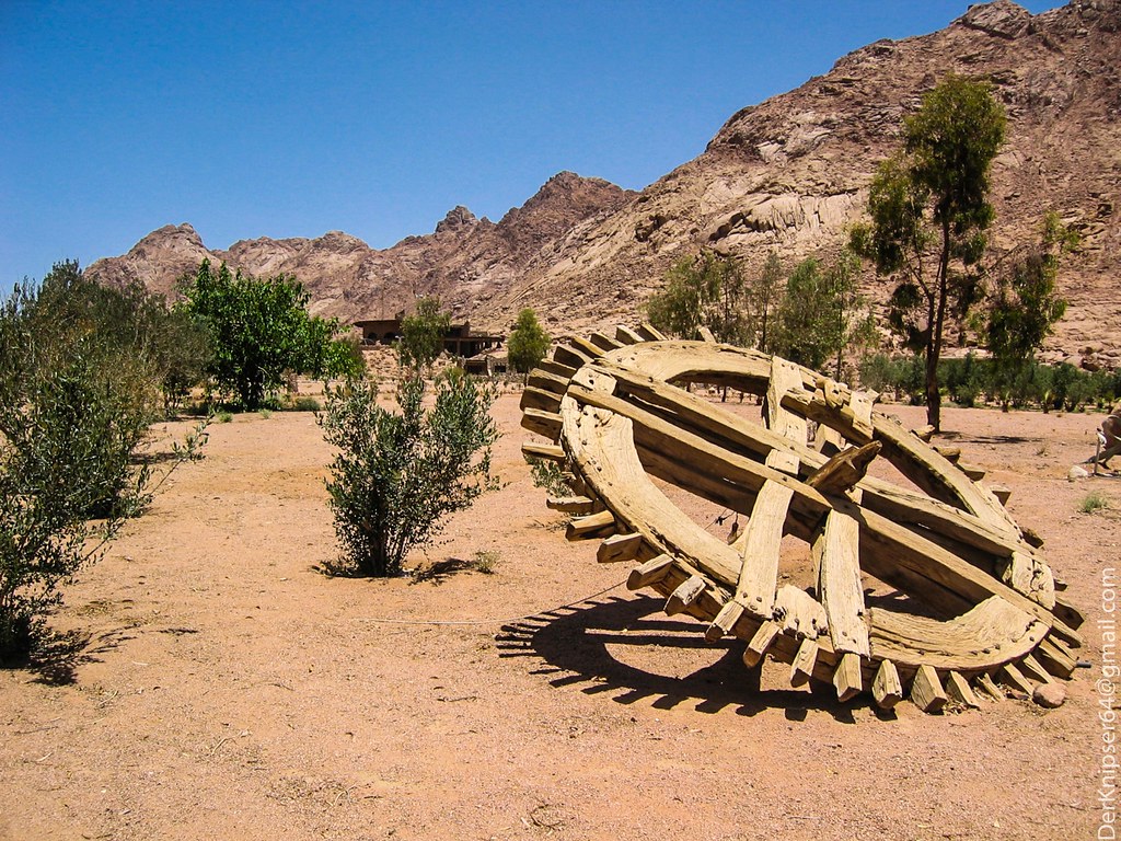 Altes Handwerk, EIn Zahnrad in der Wüste von Jordanien, Michael Bour