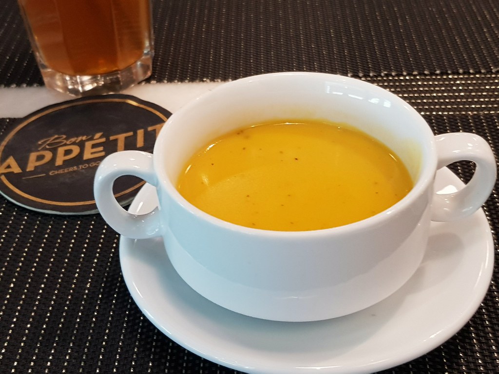 蘑菇白酱意面配南瓜汤和冰柠檬茶 Mushroom Alfredo Pasta w/Pumpkin Soup & Ice Lemon Tea rm$16.90 @ Bon Appétit at Oadis Square, PJ Ara Damansara