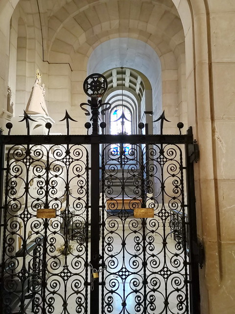 Capilla Maria Santisima de las Cruces interior Cripta Catedral Santa Maria la Real de la Almudena Madrid
