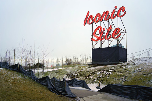 toronto strachanave urbanlandscape newtopographics neonsign signage sonya7 samyang35mm28fe