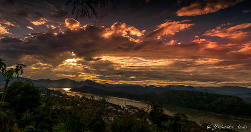 Mount Phou Si by Ando.Y, laos lao luangprabang mountphousi