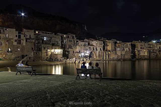 Cefalù (Sicilia) - il borgo marinaro di notte    Cefalù (Sicily) - the seaside village at night - === foto © Eugenio Costa - Tutti i diritti riservati ===