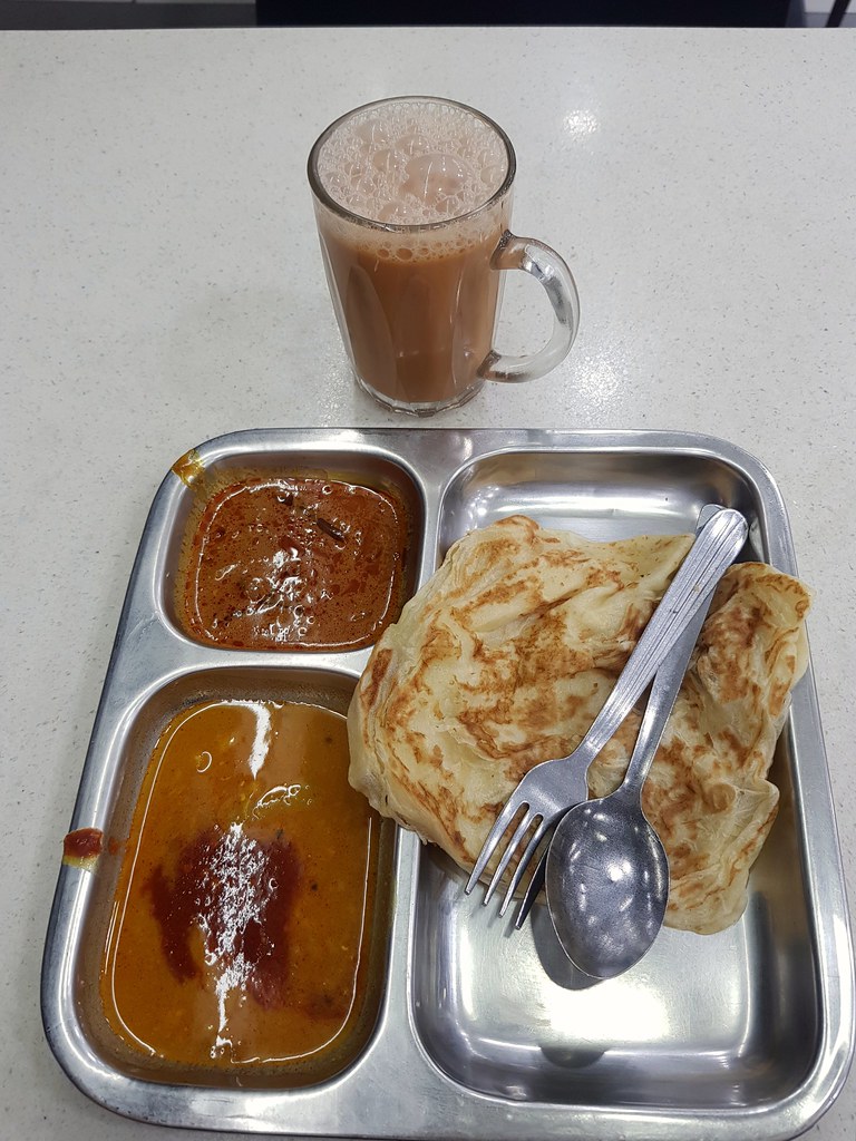 印度煎饼 Rori Canai rm$1.20 & 印度奶 Teh Tarik rm$1.60 @ Thaqwa Curry House in PJ Ara Damansara