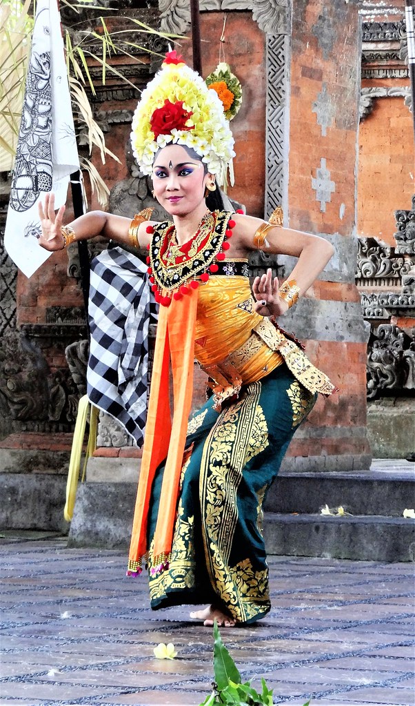 Spectacle à Bali, danseuse
