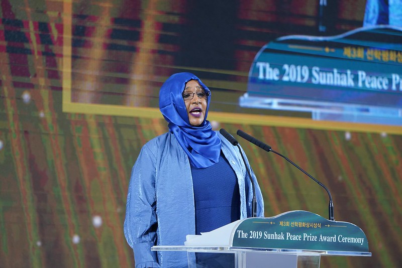 S.E. Syenab Abdi Moallim, Première Dame de Somalie, adressant ses chaleureuses félicitations.
