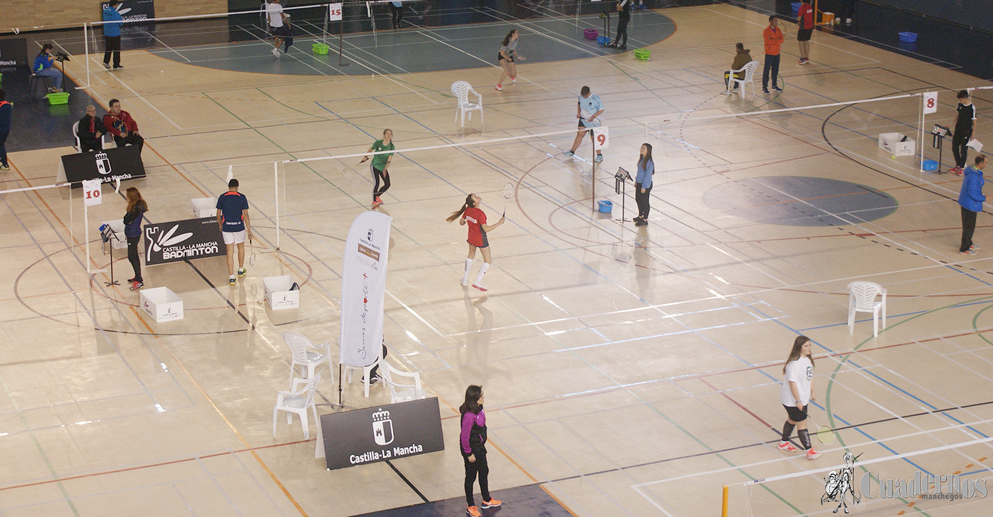 tomelloso-celebra-el-campeonato-regional-de-badminton-en-edad-escolar-10