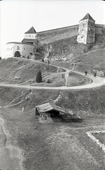 RO18 V2-4 Cetatea Râşnov. Râşnov, Braşov. (Voigtländer Bessa I, Ilford FP4+)