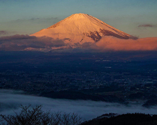 Beni-Fuji and sea cloud