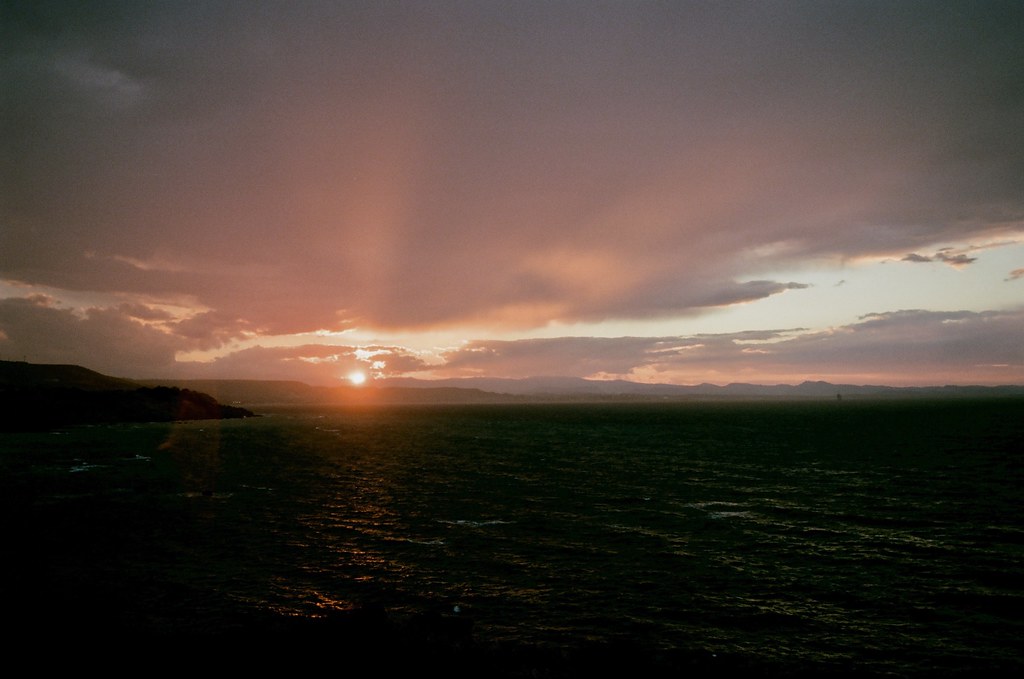 Luce Sunset L'ultima luce | Area mediterranea. Sunset. Analogic film on … | Flickr
