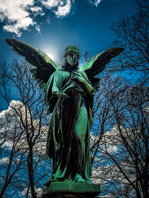 Engel auf Ostfriedhof in München / Angel at graveyard in Munich