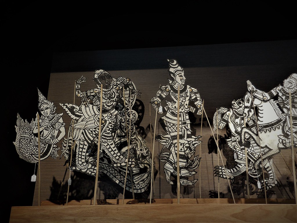 wayang kulit | Shadow puppets for sale at the gallery shop i… | Flickr