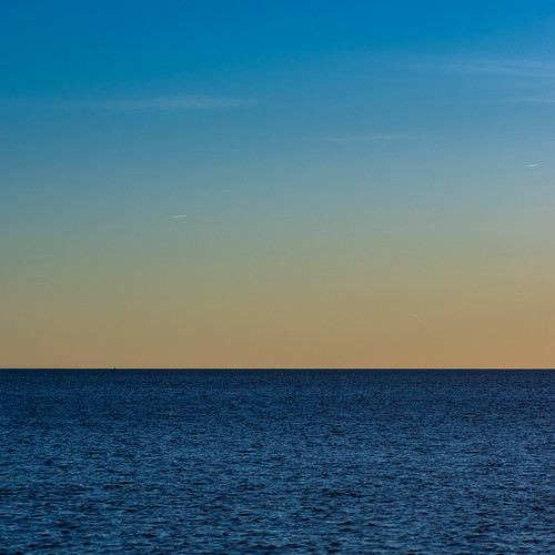 Horizon on the lake by Mange J, lakevänern magnusjakobsson pentax sverige sweden säffle tamronspaf90mmf28 vänern värmland nature pen