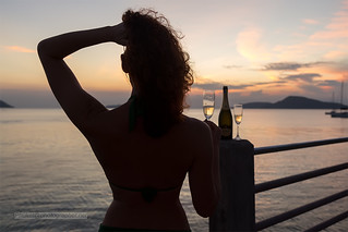 Girl at sunrise with champagne              XOKA4190sL