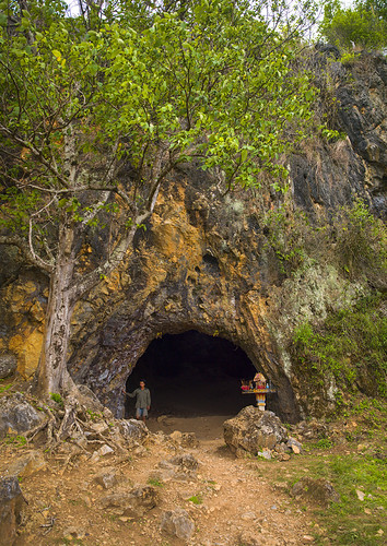 Plain of jars on xieng khuang plateau, Phonsavan, Laos by Eric Lafforgue, © Eric Lafforgue
<a href="http://www.ericlafforgue.com" rel="noreferrer nofollow">www.ericlafforgue.
