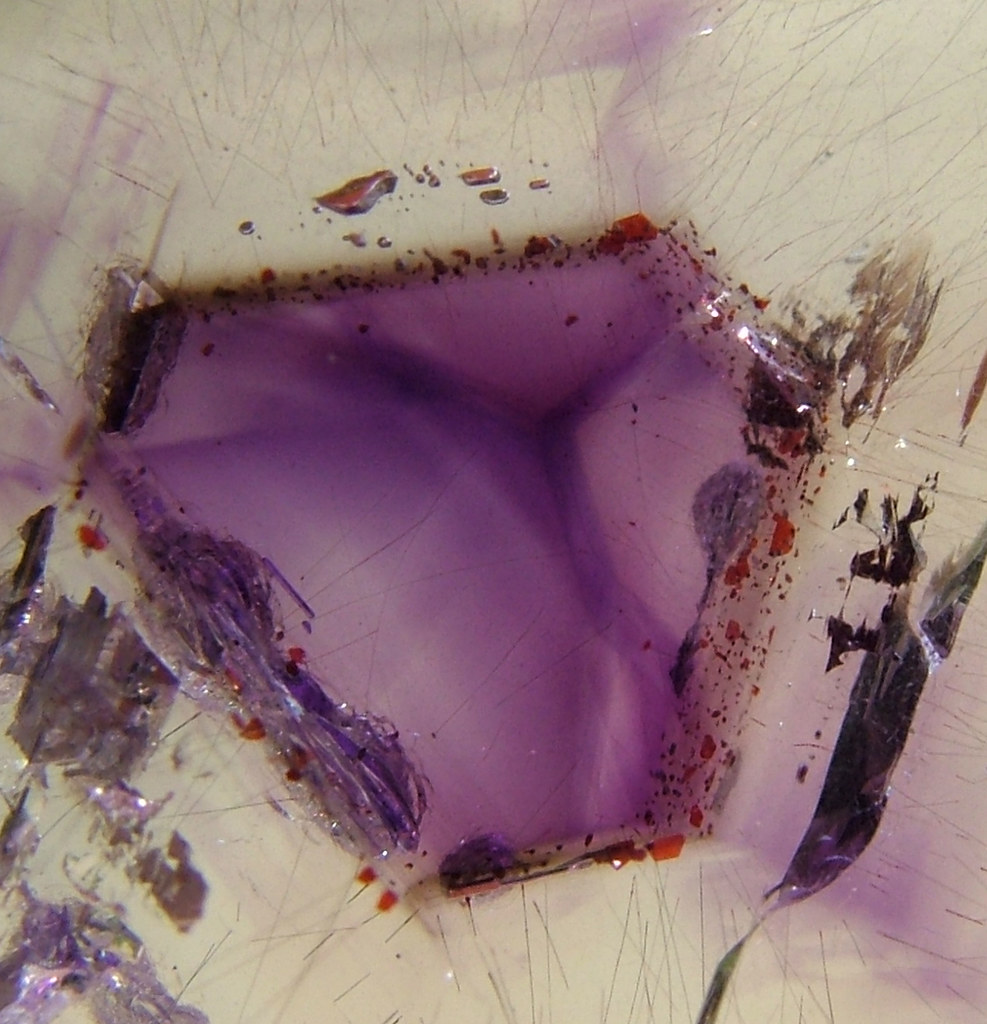 hematite-inclusions-amethyst-macro - a photo on Flickriver