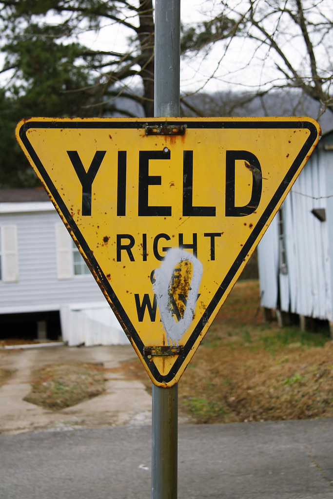 Yellow Yield Sign Stevenson This Is The First Yellow Yie Flickr