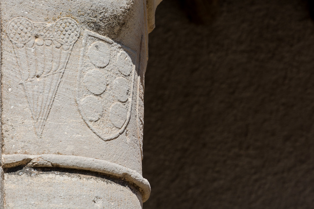 Detall del porxo de Santa Maria de la Bovera