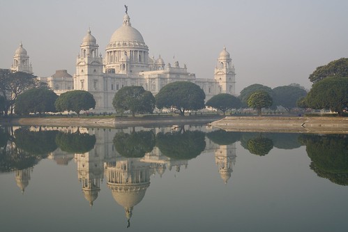 victoria memorial kolkata india reflection sunrise pond lake clear sky sunlight golden fog architecture landscape ancient old building trees 35mm sony travel explore photography city beautiful pretty nice