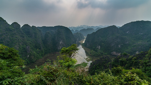 explore vietnam ninhbinh tamcoc moutains hills nature green trees travel asia nikon d800e ultrawideangle clouds light water unescoworldheritage outdoor outside landscape panorama theinlandhalongbay