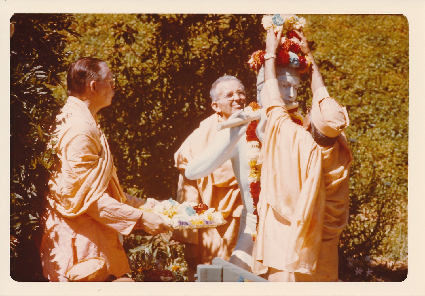 Sacramento Swami Asitananda Swami Sahajananda Swami Shraddhananda Krishna Statue Installation