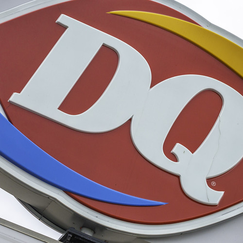 dairyqueen texas tivoli usa image logo photo photograph restaurant sign squarecrop f35 mabrycampbell march 2019 march162019 20190316mabrycampbellh6a5028 100mm ¹⁄₁₂₅₀sec 100 ef100mmf28lmacroisusm