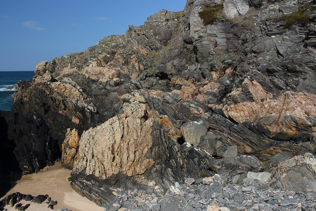 Granite pegmatite intrusions in the ancient Moine rocks.