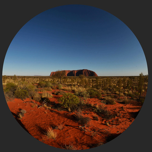 Uluru | by andymag