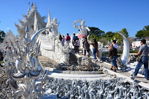 Wat Rong Khun near Chiang Rai (Northern Thailand 2018) by paularps, More info at <a href="https://en.wikipedia.org/wiki/Wat_Rong_Khun" rel="noreferrer nofollow">en.wiki