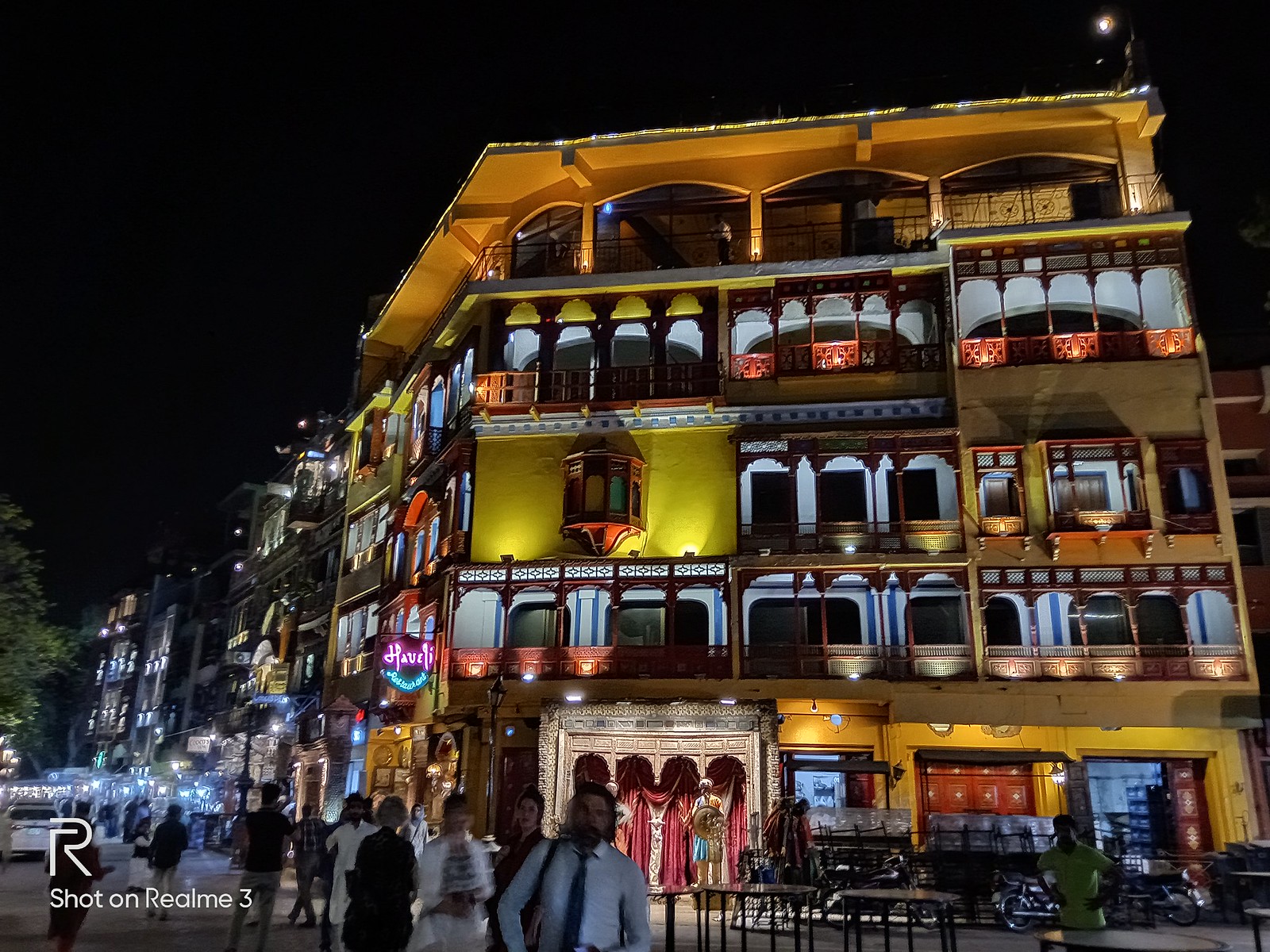 Building Picture at Night with Night Scape Mode on Realme 3