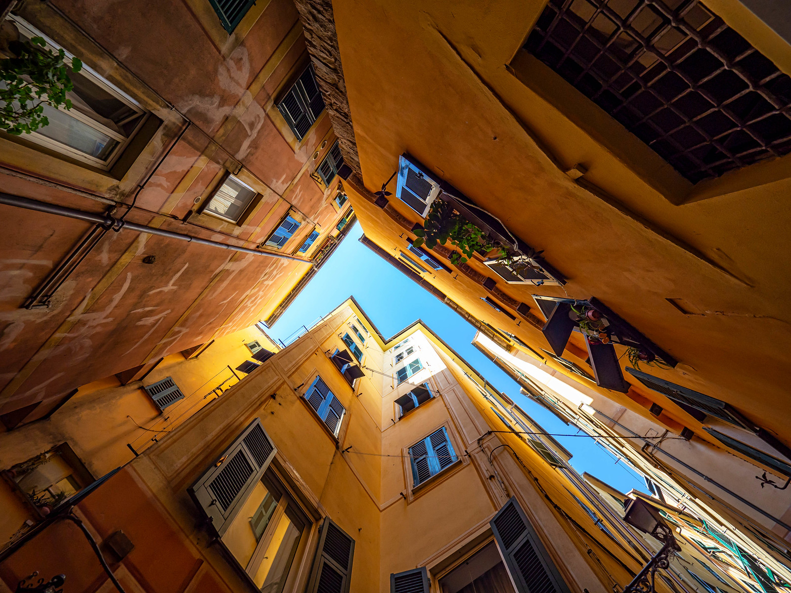 alleyways in Camogli Italy