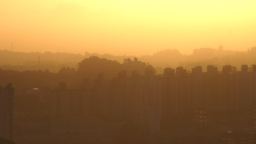christianleyk brasil brasilien sunrise sonnenaufgang yellow layers saopaulo santoandre dawn city stadt buildings hazy misty
