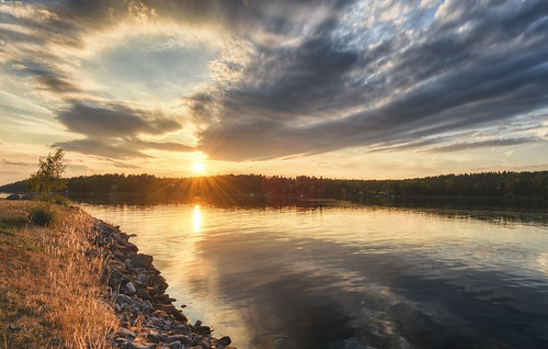 landscape nature sunset kyrkviken lidingö gåshaga gåshagabrygga water lake reflections ripples waterscape clouds cloudy sky color sun warm rocks stones tree grass hdr stockholm sverige sweden