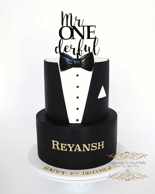 Congratulations to Reyanch on turning 1!  We were asked to make a Mr Onederful cake with desserts for this special occasion at the Eureka Towers, which was styled by Candy Ribbon - Event decor and design.