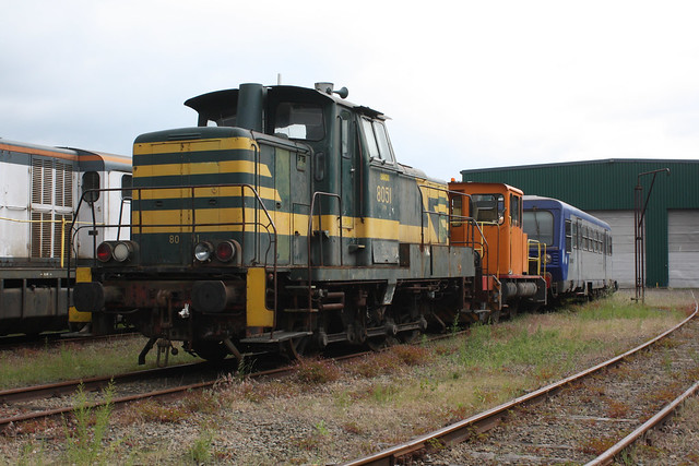8051 + 9144 + x97151 - rails et traction - rer - 27511