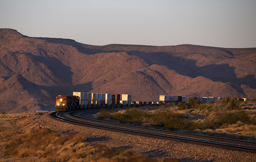 BNSF2921 by ex127so, Mere seconds before sunset, a westbound BNSF intermodal train climbs upgrade around the sweeping cur