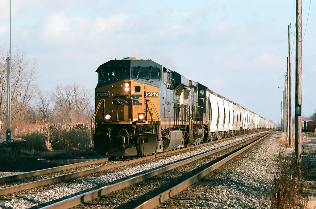 CSXT - Gary, IN | CSXT ES40DC No. 5457 and an AC44 lead a we… | Flickr