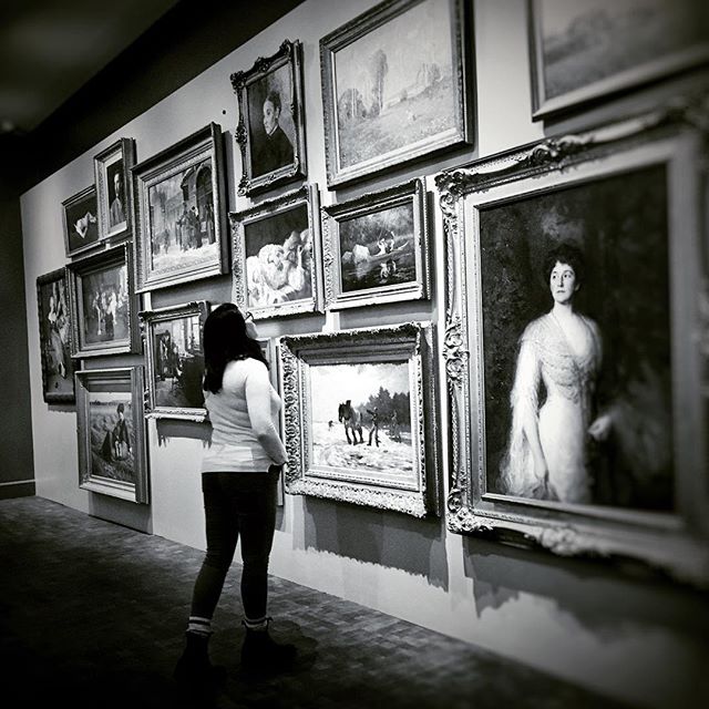 Museums series #montreal #mtl #museums #mbamtl #downtown #bw #bnw_city #bnw_one #bnw_dark #bnw_of_our_world #blackandwhite #snapseed #vty_2018 #igers #creativepeople #monochrome #photooftheday #photography #art #public #people #painting